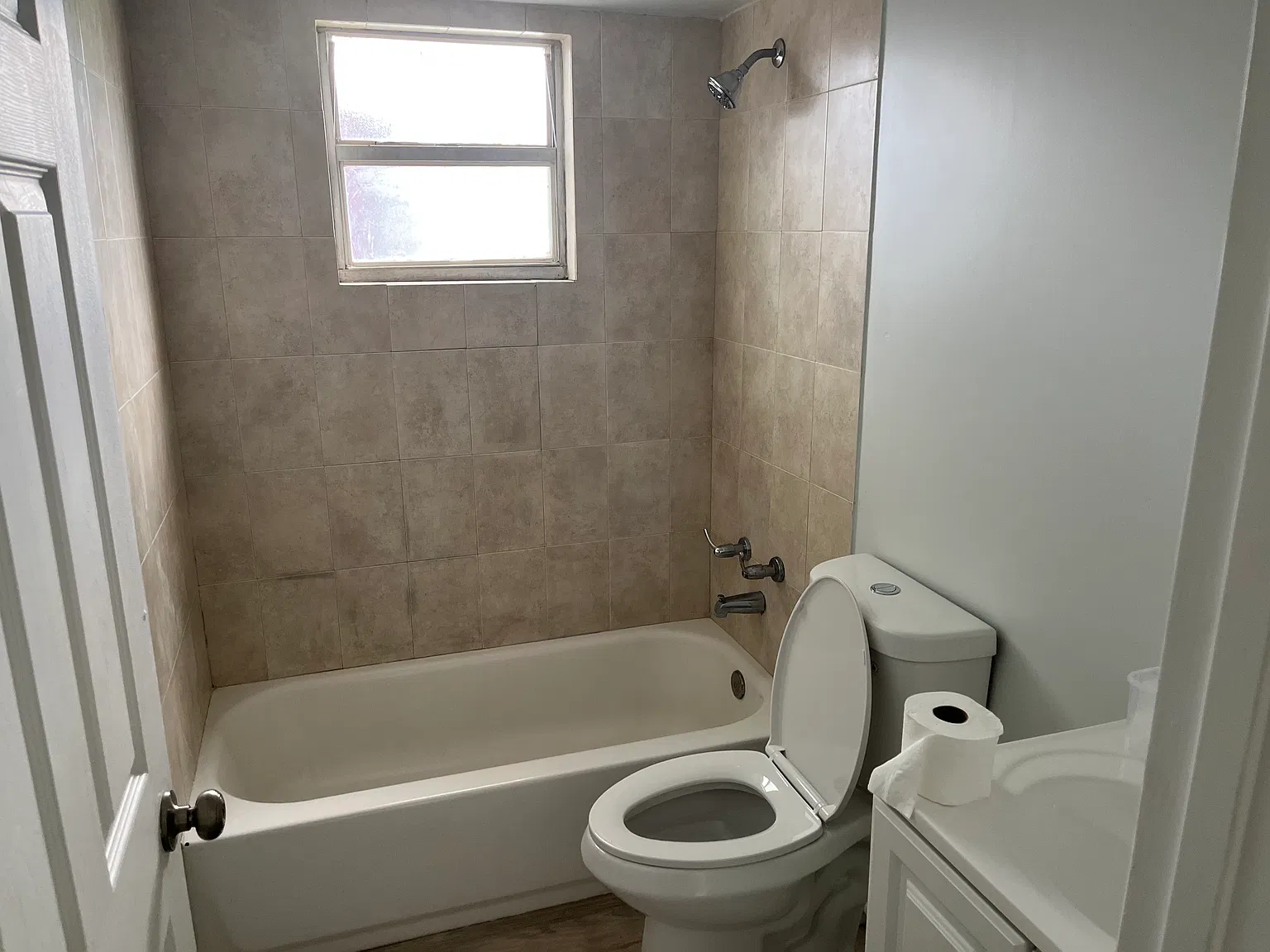 2 bed, 800 sqft, $1,700 — Photo 4