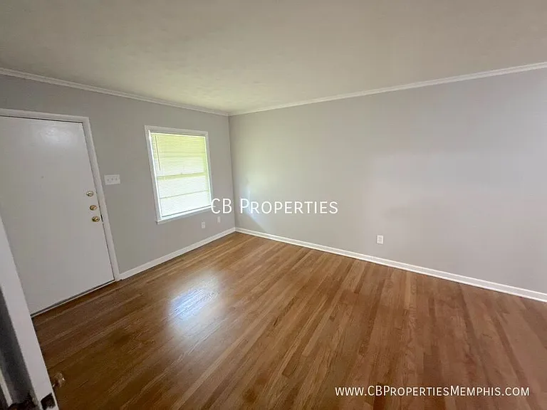 1711 Myrna Ln — Photo 6