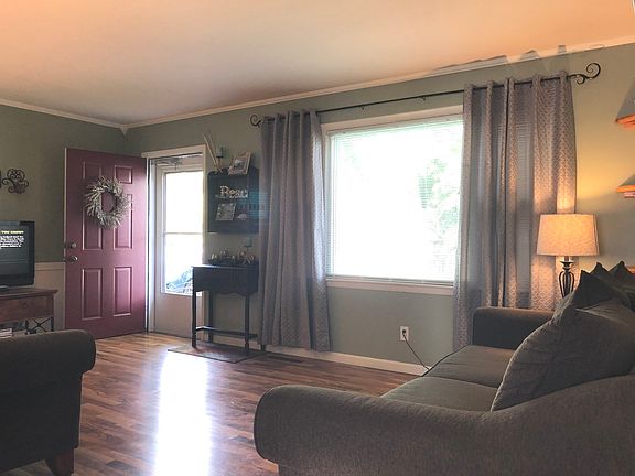 4th image of 265 W Country Ct