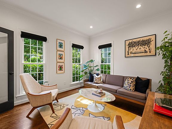 5th image of 102 Ormsby Ct
