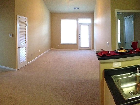 Great natural lighting! The Jackson faces the East. 