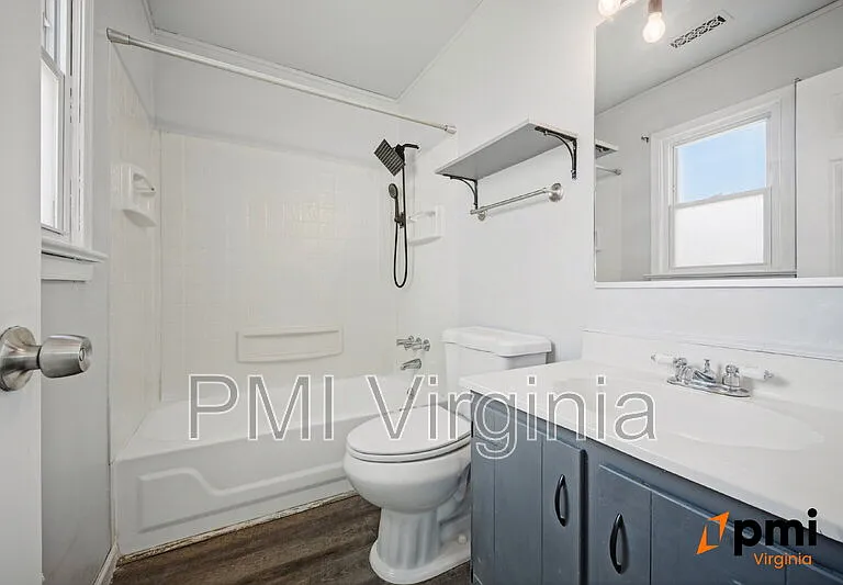 1701 Darrow St — Photo 23