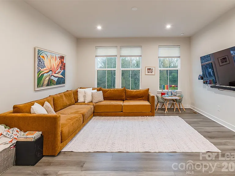 924 Broad River Ln — Photo 5