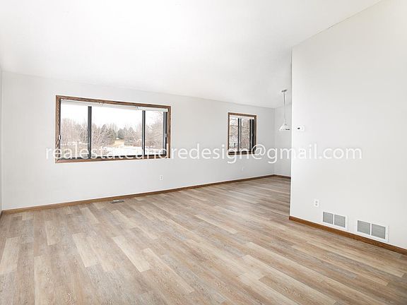 5th image of 430 Victoria Dr