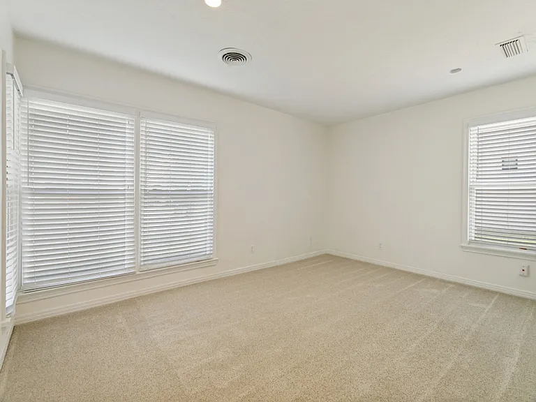 837 Northwood Rd — Photo 8
