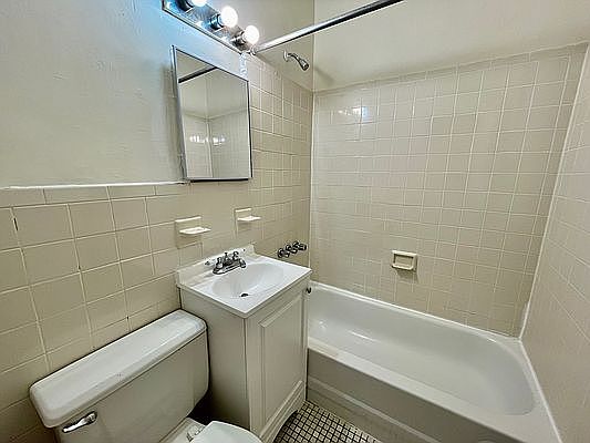 5th image of 212 W 82nd St #4A