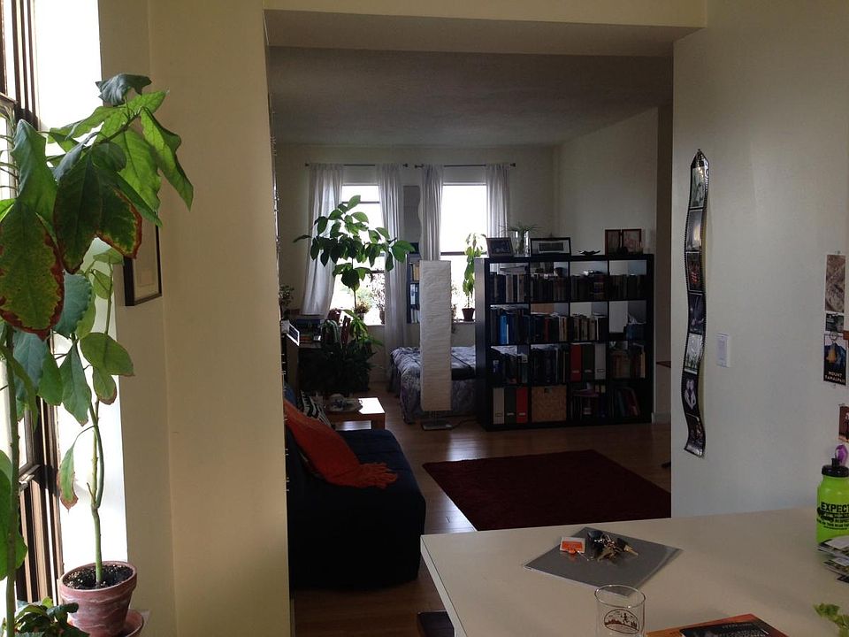 partitioning of bed area with furniture is possible