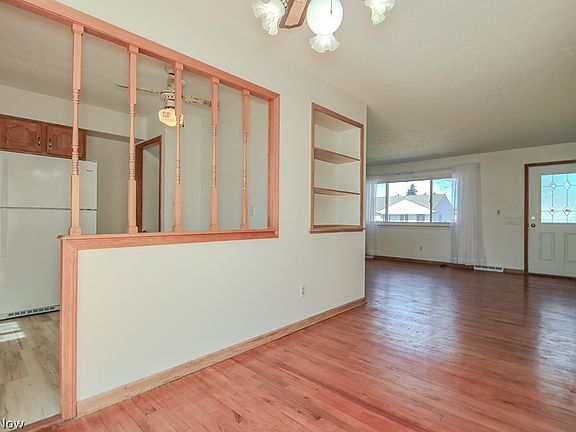 3rd image of 30224 Regent Rd