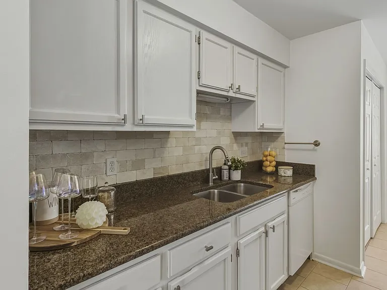 1077 Sardis Cove Dr — Photo 17