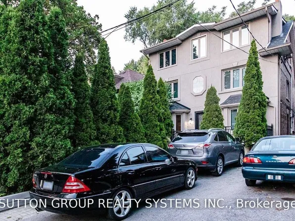 27 Indian Grv, Toronto, ON M6R 2Y1