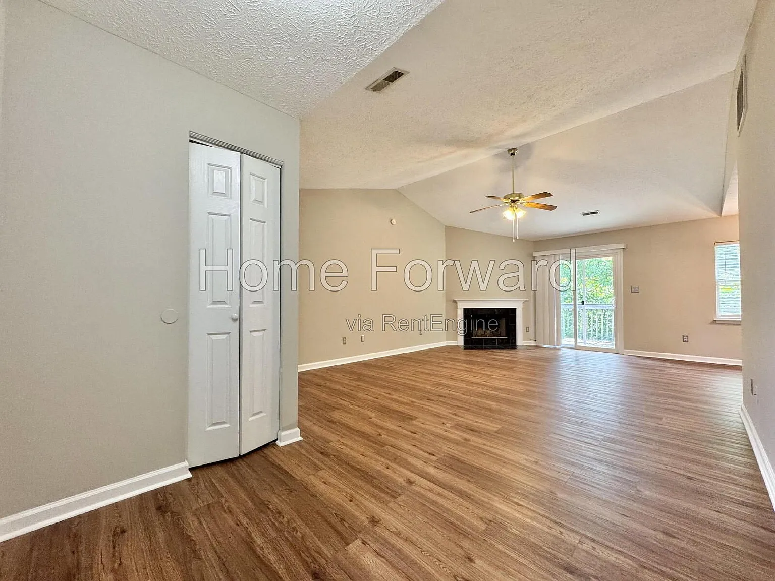3 bed, 2.0 bath, 1180 sqft, $1,850 — Photo 2