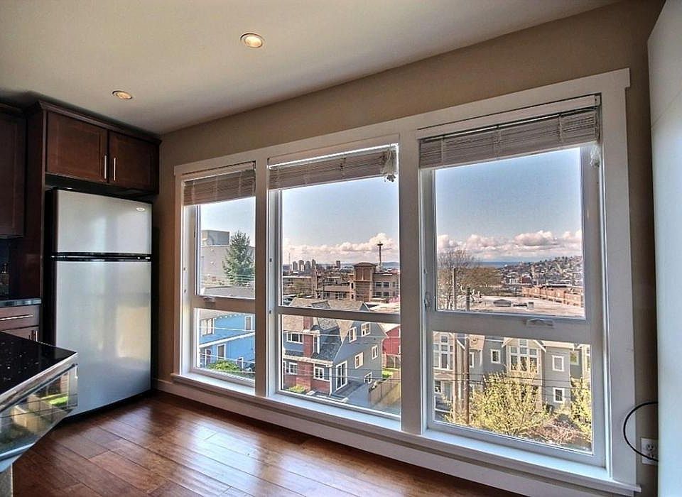 1st image of 900 Summit Ave E #500