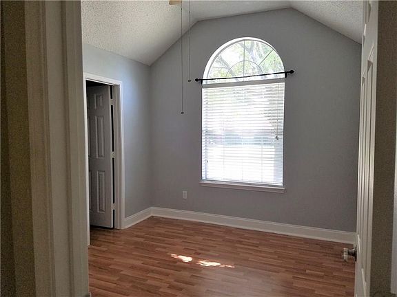 4th image of 11144 Creekwood Dr