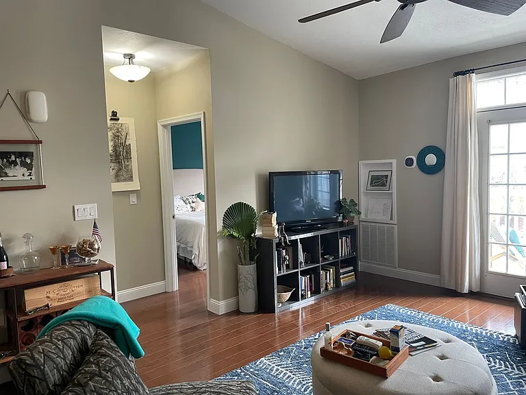 1075-301 Weybridge Ct — Photo 3
