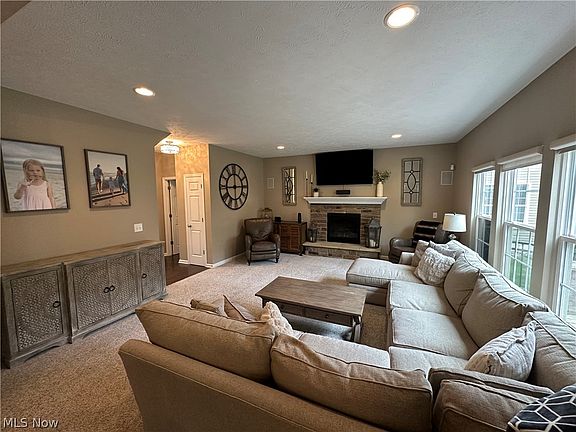 3rd image of 10363 Redbud Dr