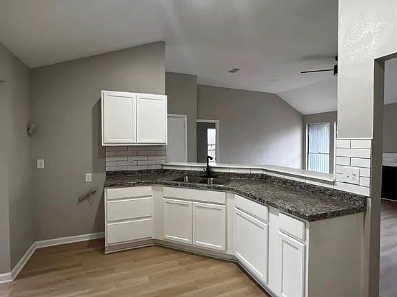 2nd image of 10927 Thorncliff Dr