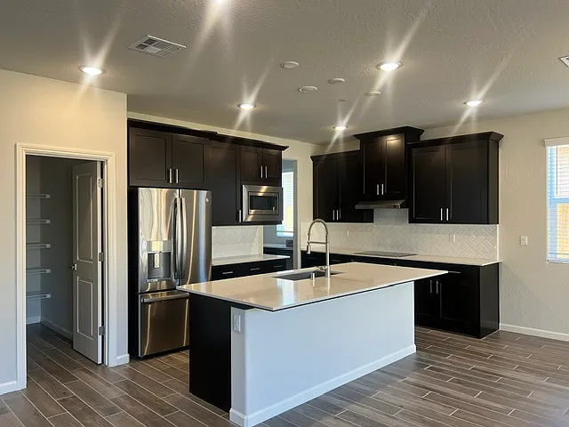 873 Eclipse Ln — Photo 3