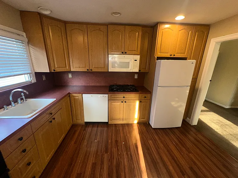 Huron St — Photo 11