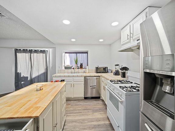 4th image of 43041 Fairlee Dr