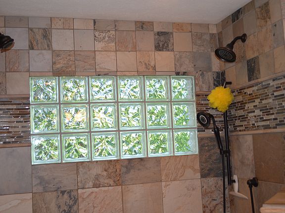 Triple shower heads in mstr 