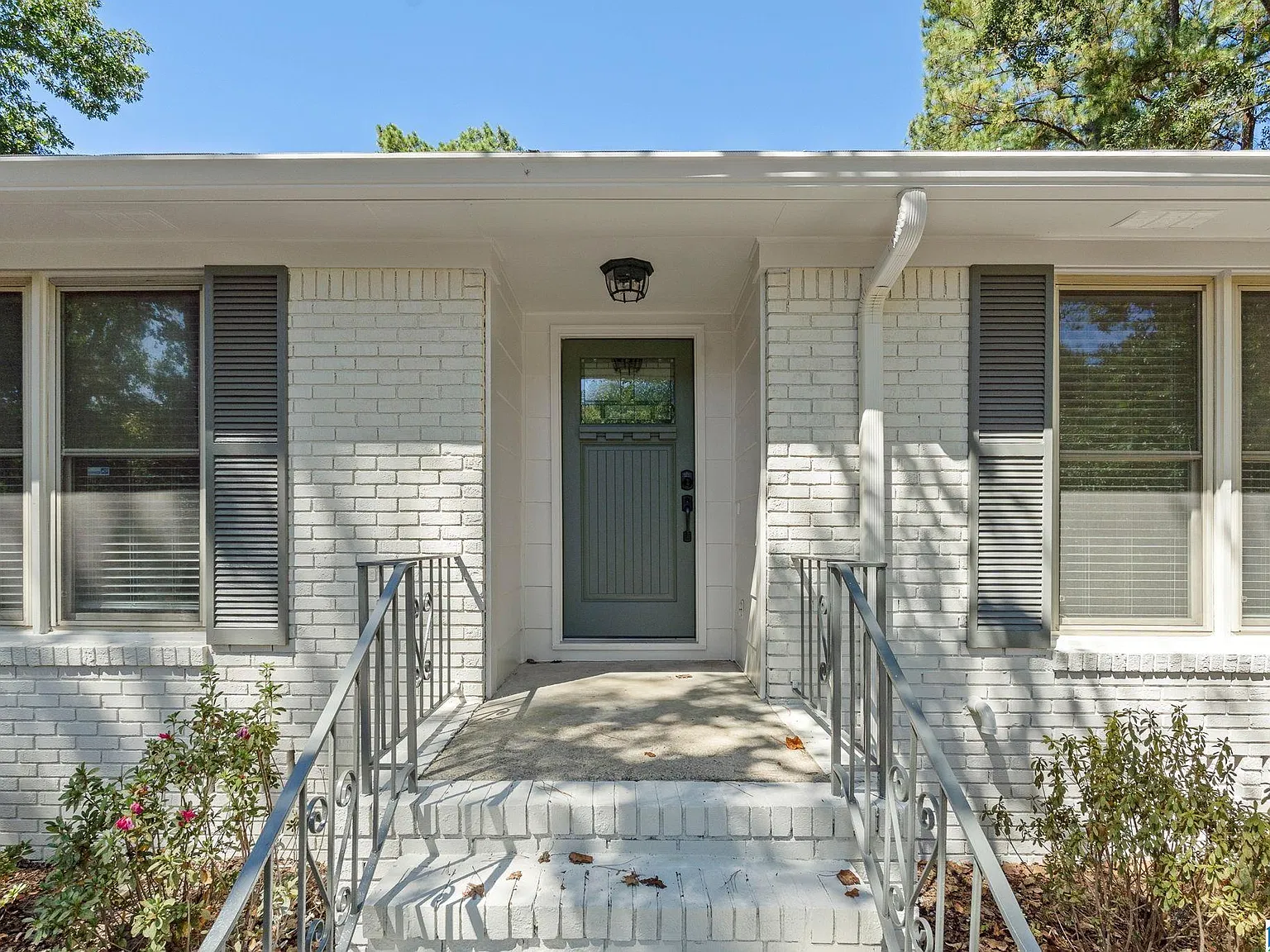 3 bed, 2.0 bath, 1649 sqft, $3,000 — Photo 4