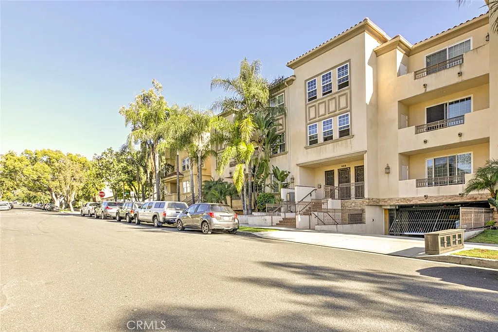 3 bed, 1600 sqft, $4,600 — Photo 1