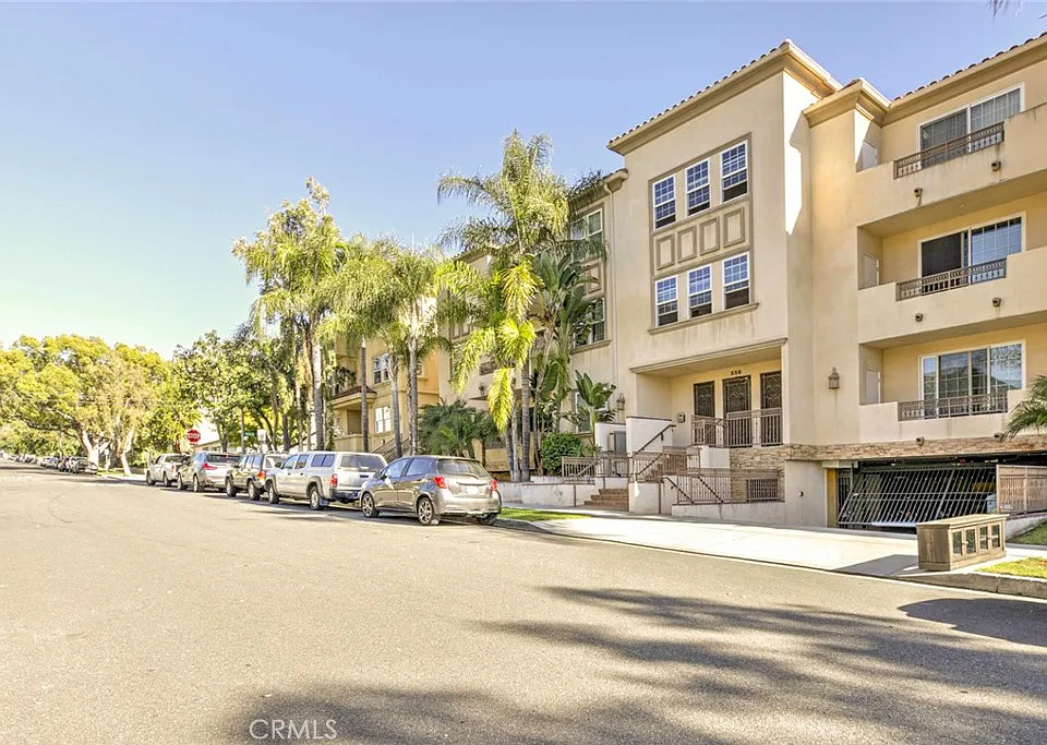 556 E Palm Ave #102