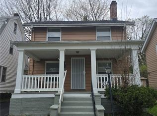 905 Selwyn Rd, Cleveland Heights, OH 44112