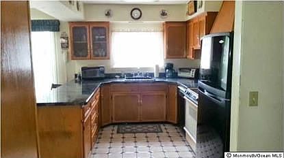 2nd image of 325 Curacao St