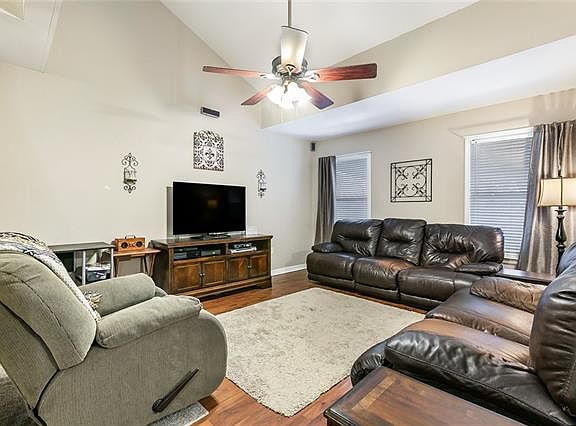 3rd image of 5213 Cross Creek Dr