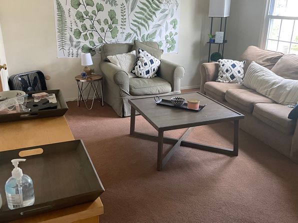 102 Longmeadow Ln #102