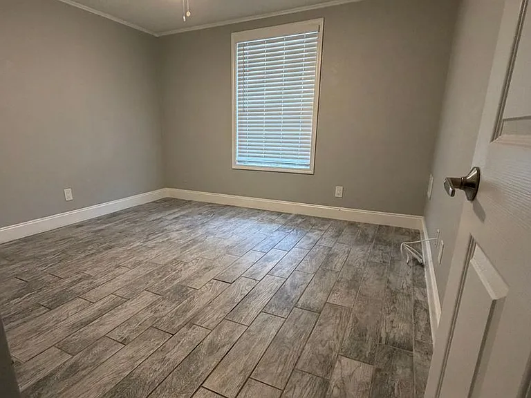 Strawberry Place Apartments — Photo 6
