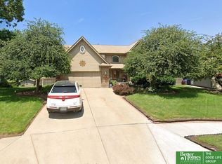 902 Hickory Hill Rd, Papillion, NE 68046