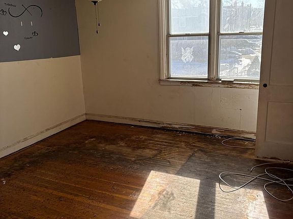 5th image of 1213 Crestview Rd