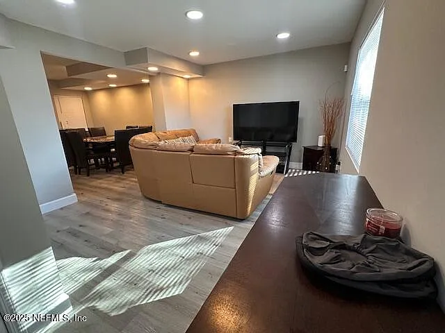 1113 Phelps St — Photo 13