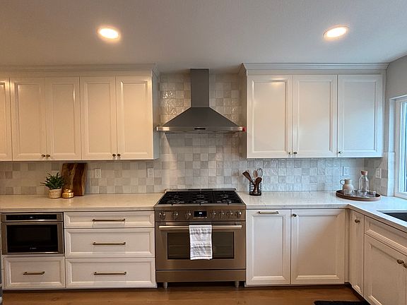 3rd image of 105 Elm Wood Ct