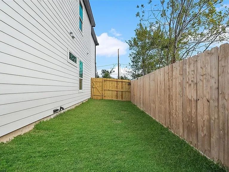 6532 Weston St #A — Photo 22