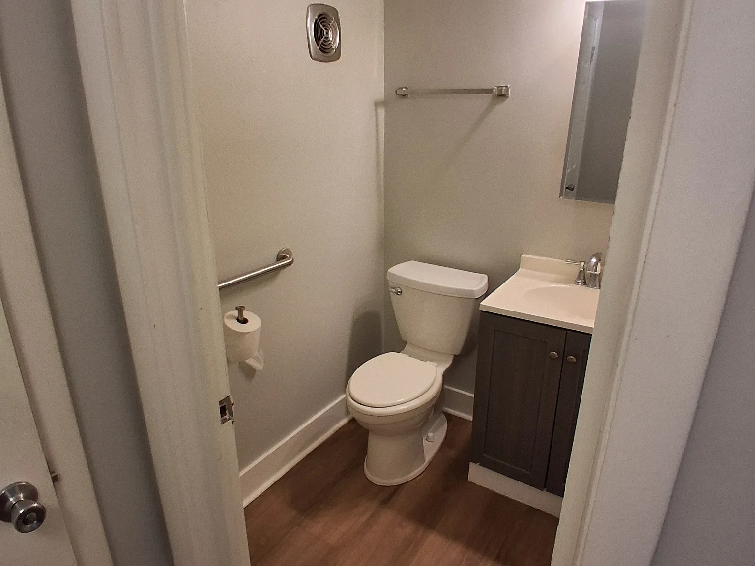 1 bed, 900 sqft, $1,200 — Photo 2