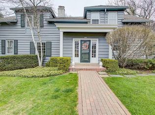 6040 N Lake Dr, Whitefish Bay, WI 53217