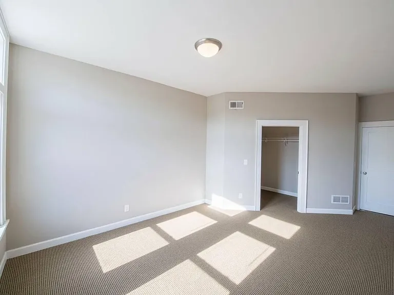2507 S Howell Ave — Photo 9