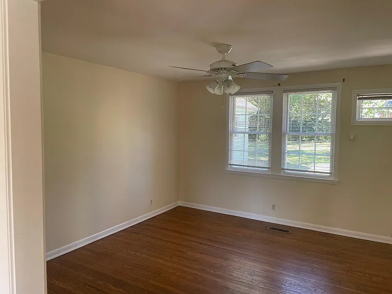 1015 E Bell St — Photo 9