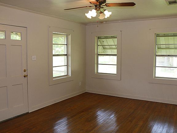 4th image of 601 S George Ave