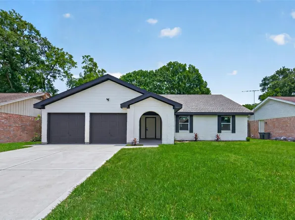 16330 Green Shade Dr, Houston, TX 77090