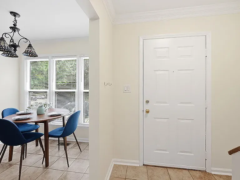 101 Thomas Ln #B1 — Photo 3