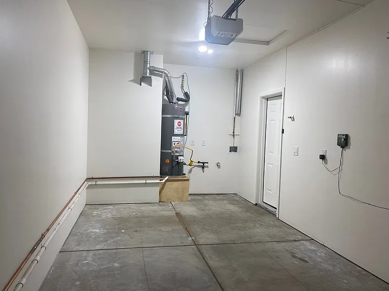 2406-2408 W Avenue 134th (LO) — Photo 9