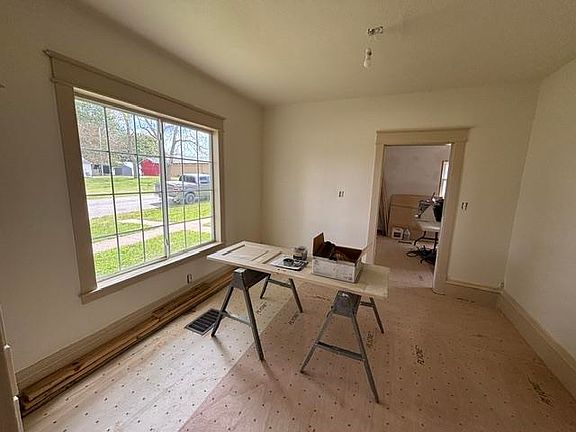 4th image of 411 E Jayne St