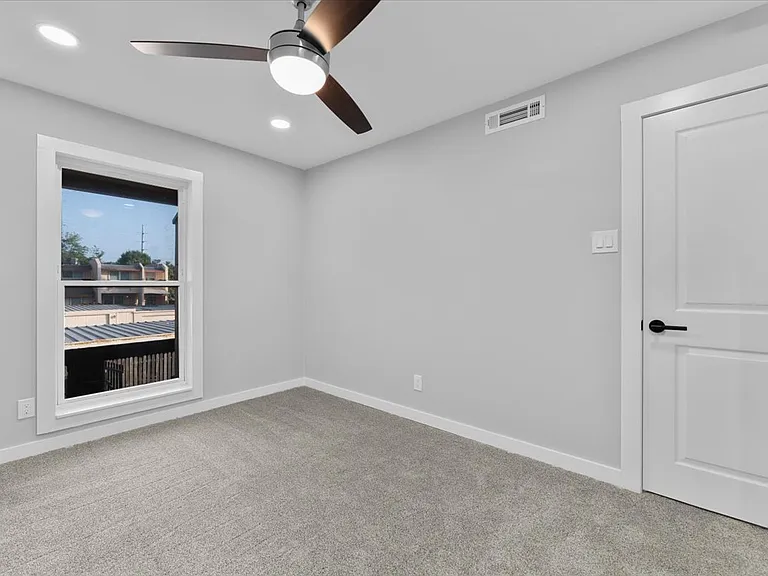 305 Valley Park Dr — Photo 24