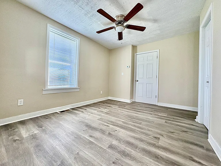 5614 S Main St #3 — Photo 10