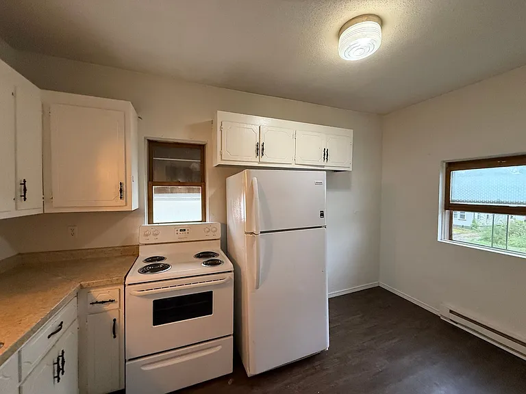 3962-3964 3966 Minnehaha Ave — Photo 4
