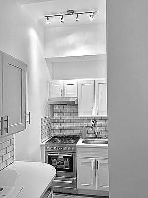 4th image of 119 E 60th St APT 3R
